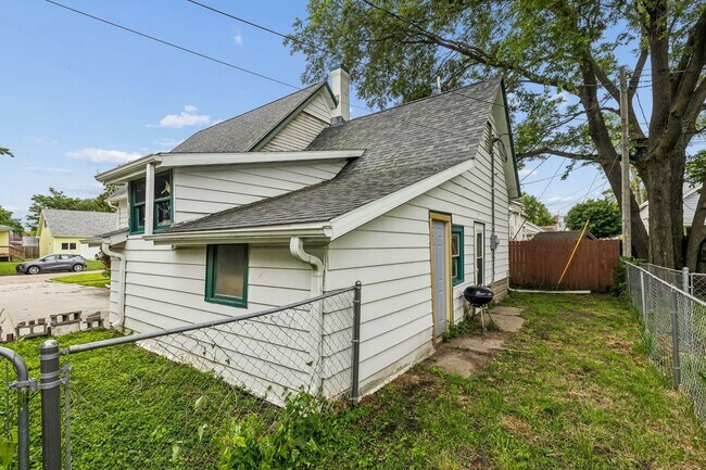 Building Photo - 535 N Pebble St