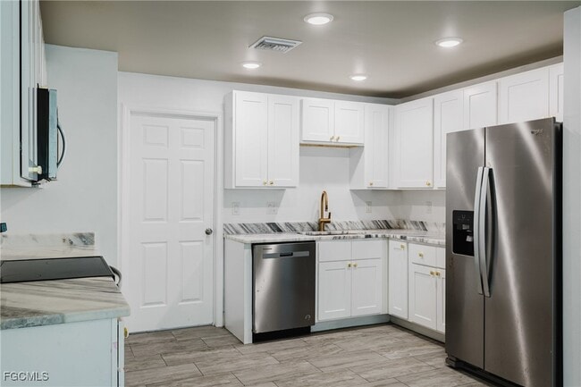 Building Photo - 2403-2405 Maple Ave