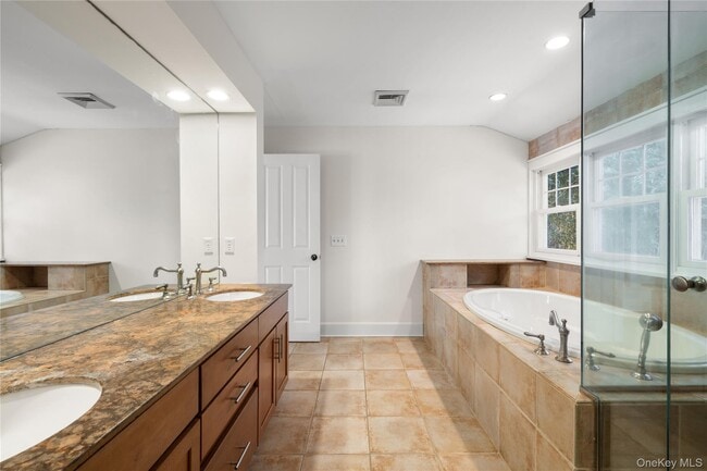 Building Photo - 127 NY-100