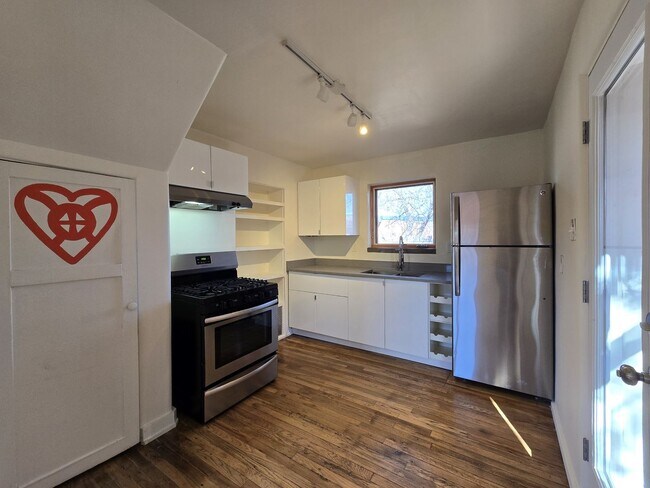 Building Photo - 235 Irvine St