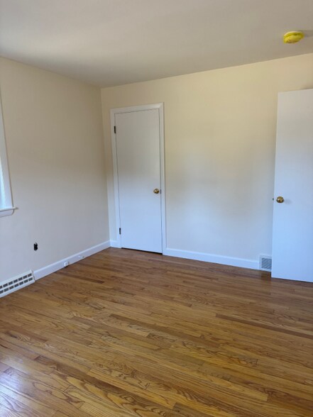 Building Photo - 520 Elm St