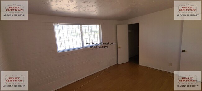 Building Photo - 29th St & Craycroft Rd area 2/2 with yard & A/C System