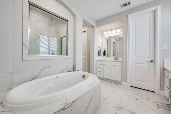 Building Photo - 3970 Sweet Clover Dr