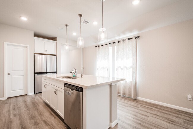 Building Photo - 5003 Bluebird Song Ln