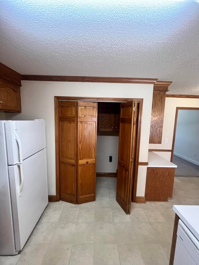 Building Photo - 3473 Beacon Dr