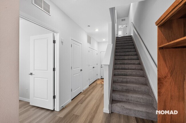 Building Photo - 9695 Browns Peak Cir