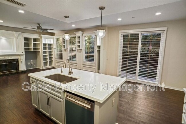 Building Photo - 27023 Fairway Ln