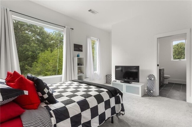 Building Photo - 1756 N Akin Dr NE