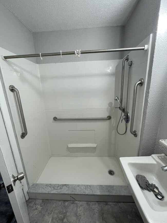 Building Photo - 261 E Haines St