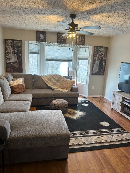 Building Photo - 9202 Cam Island Cir