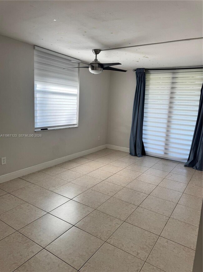 Building Photo - 14421 N Kendall Dr