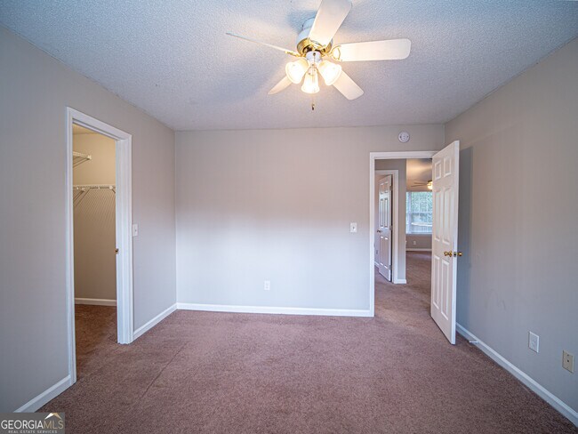 Building Photo - 4223 Lakes End Dr NW