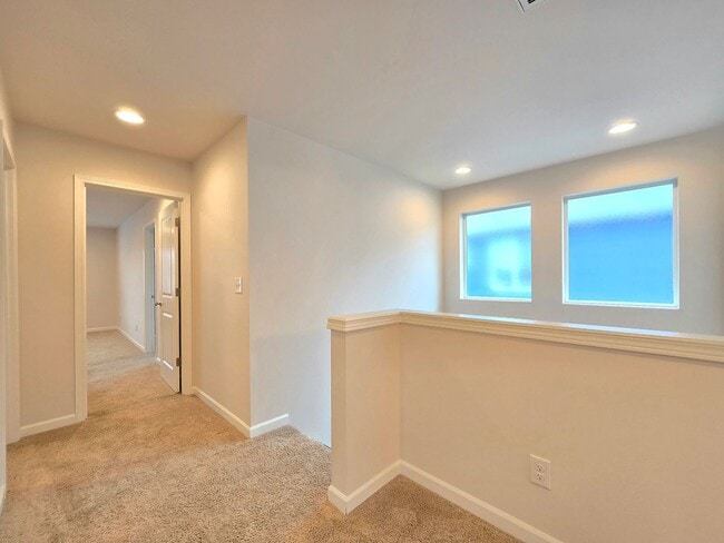 Building Photo - 3 Bedroom Home in Everett Available Now!