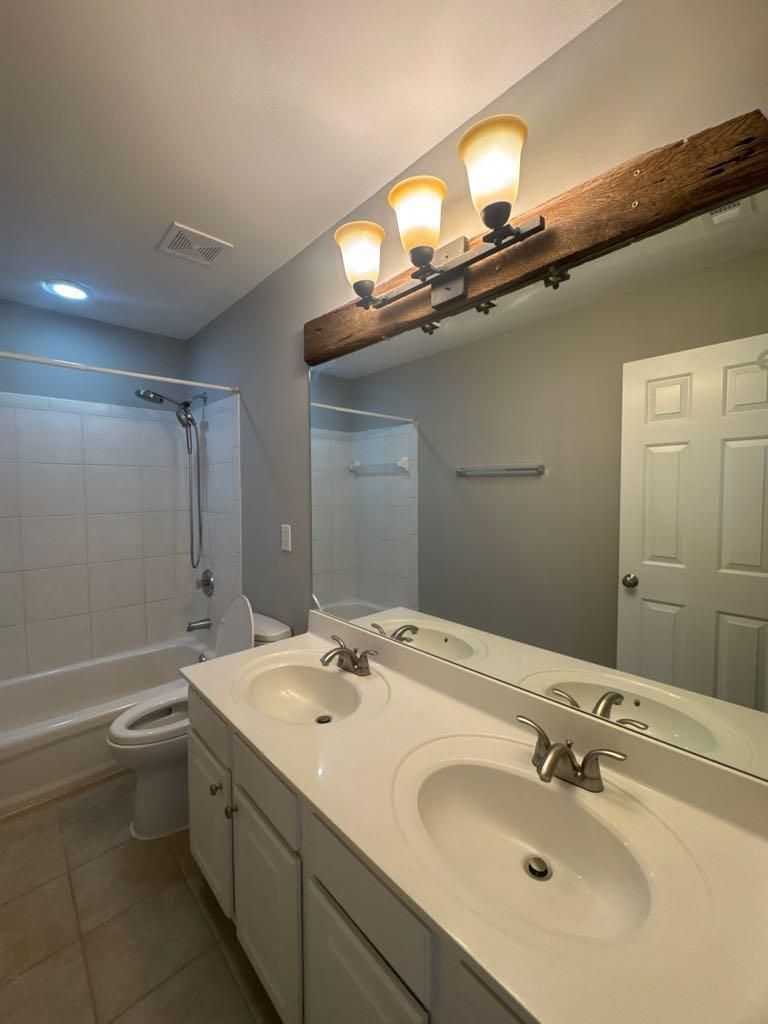 Building Photo - 9240 Friarbridge Dr