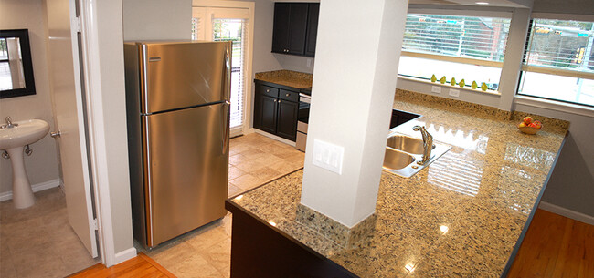 Fabulous kitchen - 8710 Park Ln