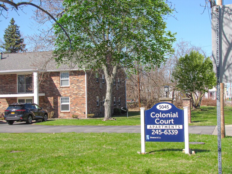 Building Photo - Colonial Court Apartments