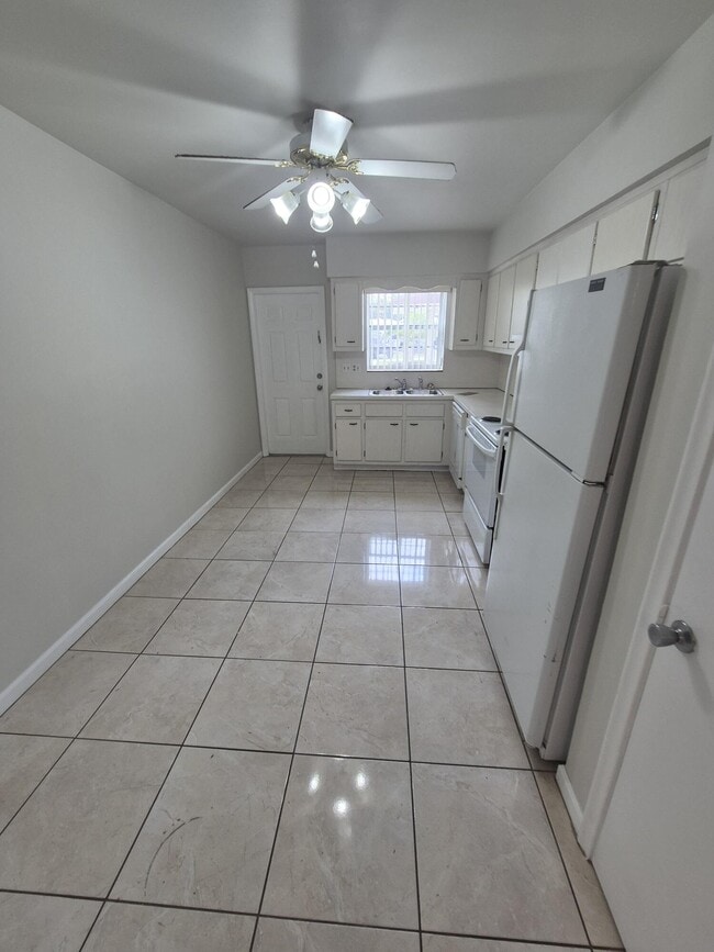 Building Photo - 3709 Tyler St