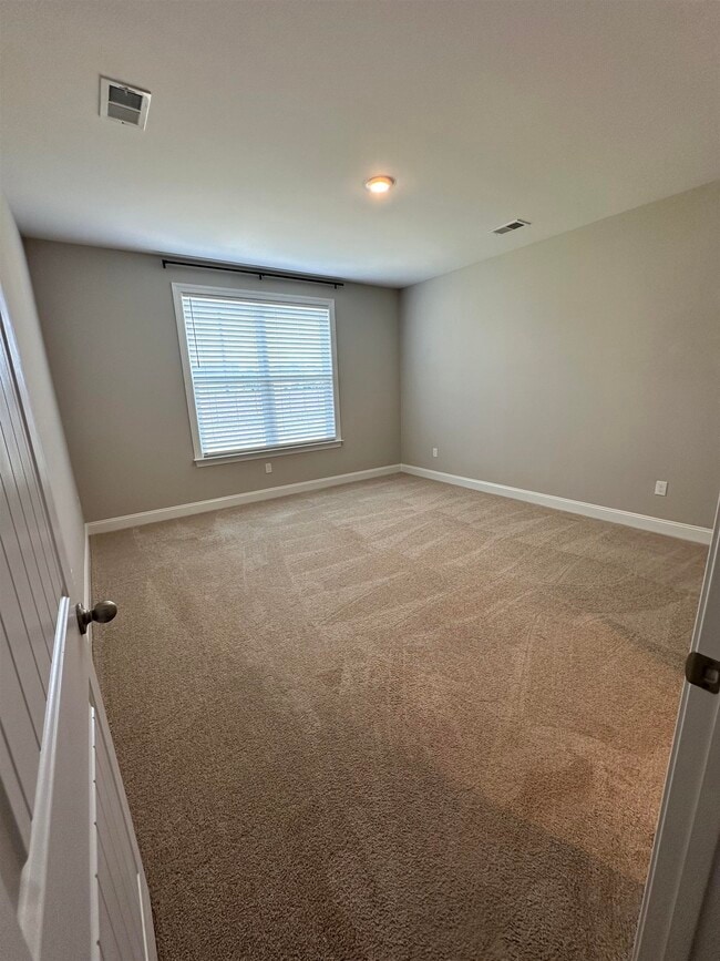 Building Photo - 686 Oyster Dr