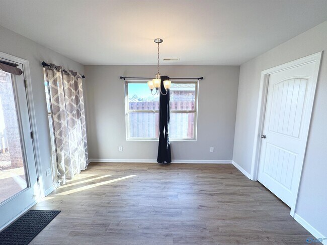 Building Photo - 121 Daymark Dr