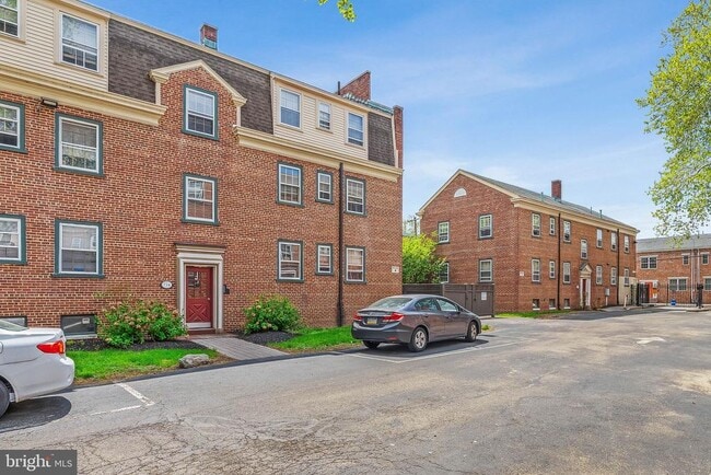 Building Photo - 734 North Terrace