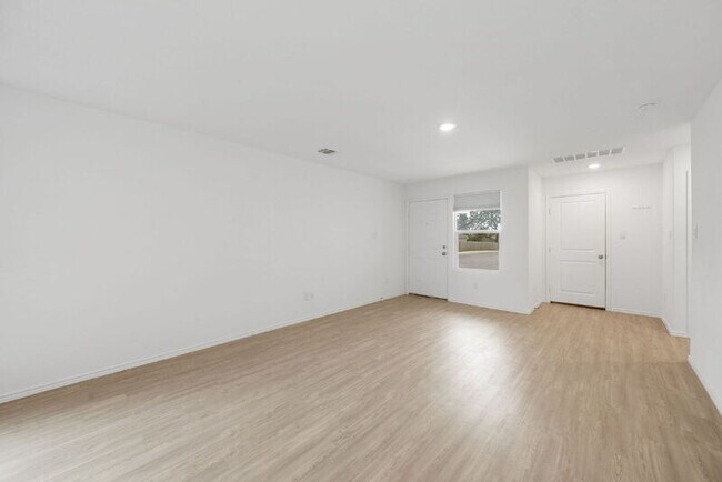 Building Photo - 14805 Saw Ml
