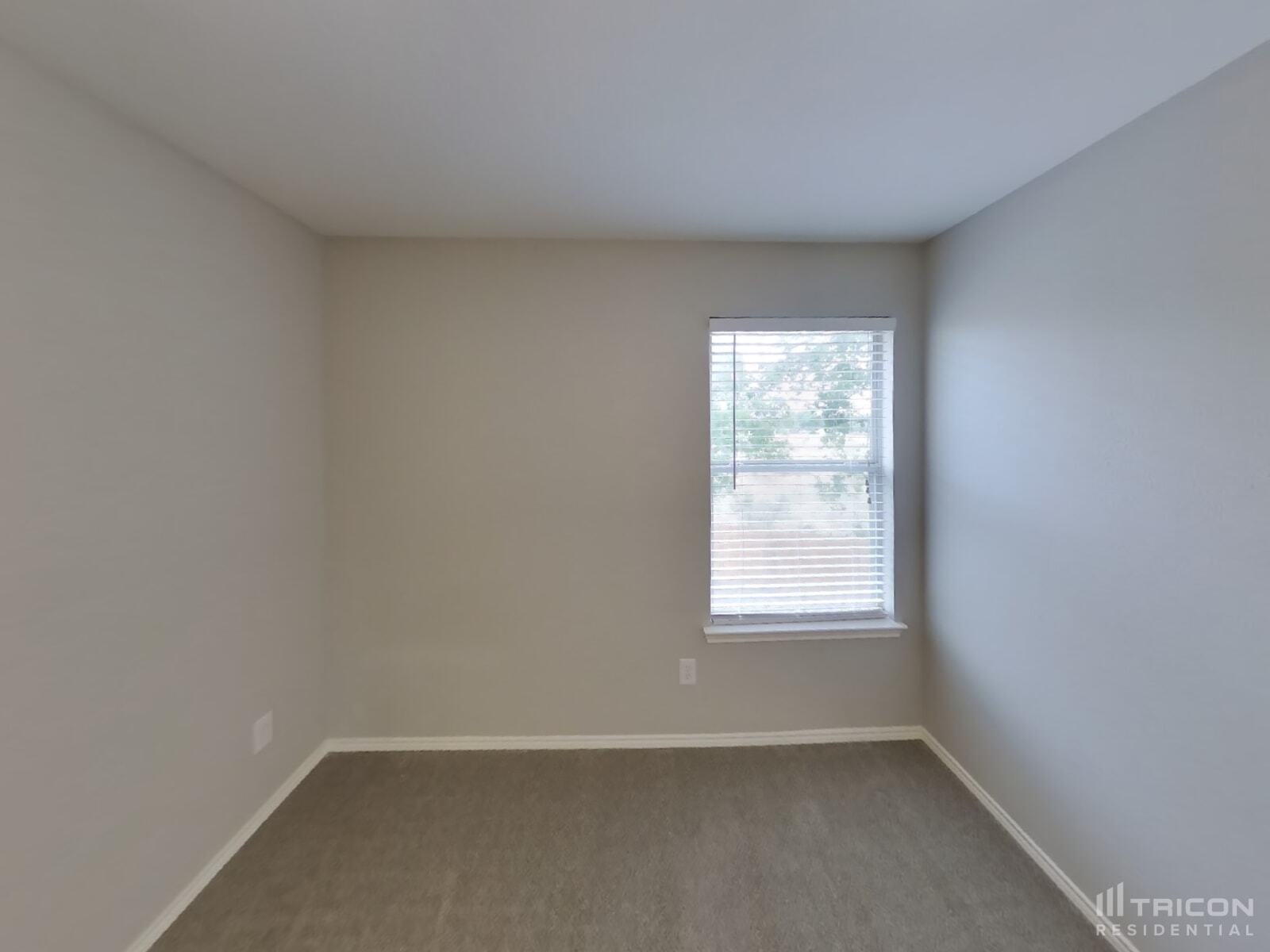 Building Photo - 1532 Pine Ln