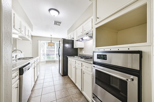 Building Photo - 5347 Lincoln Green Dr