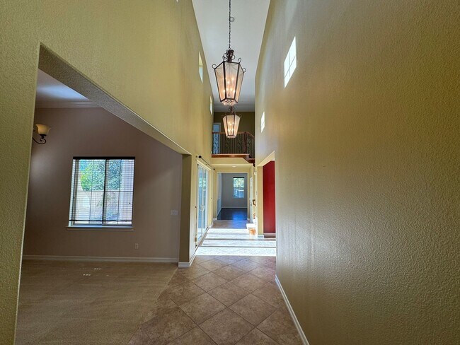 Building Photo - Gorgeous La Costa Executive Home – 5 Bed /...