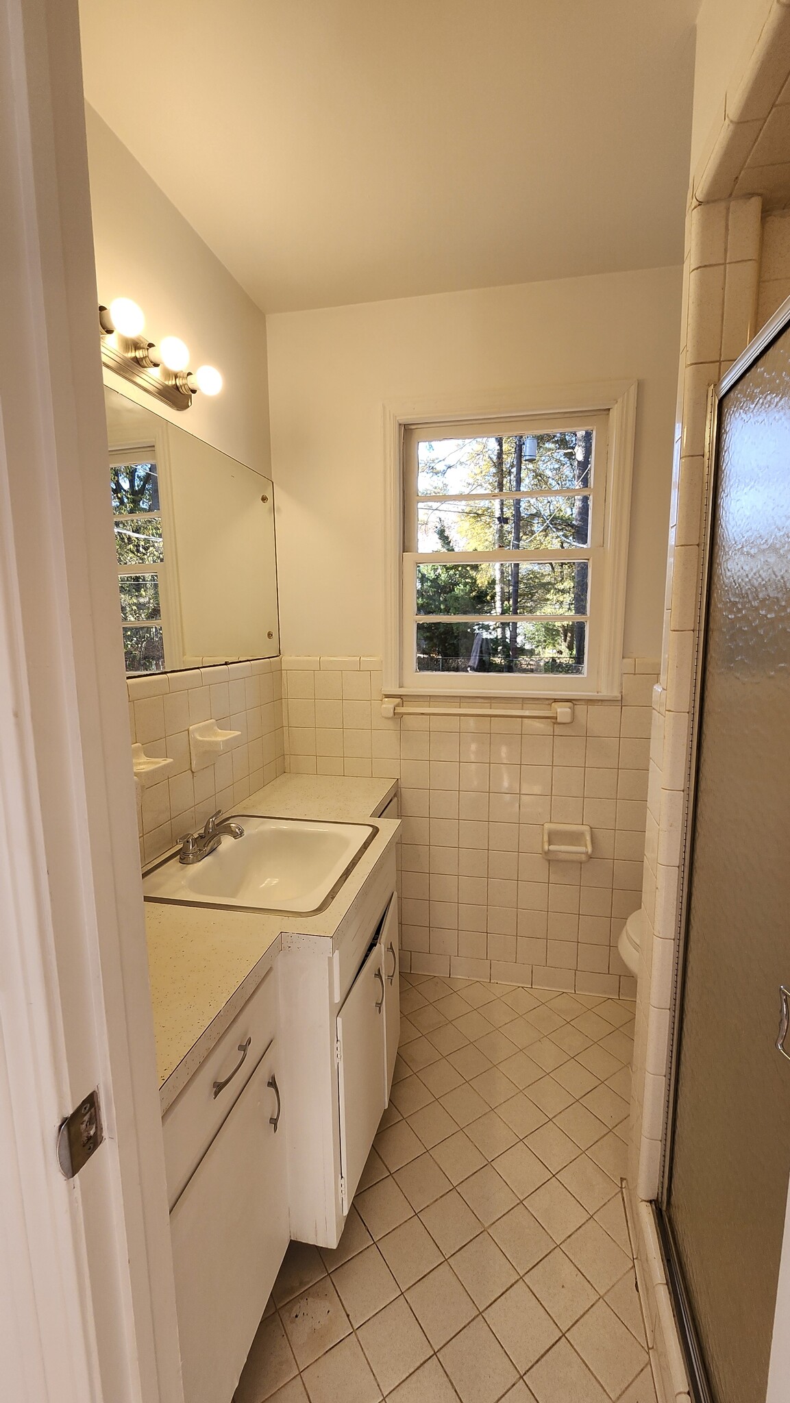 Building Photo - 153 Carol Dr