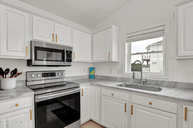 Building Photo - 1401 S Shore Dr