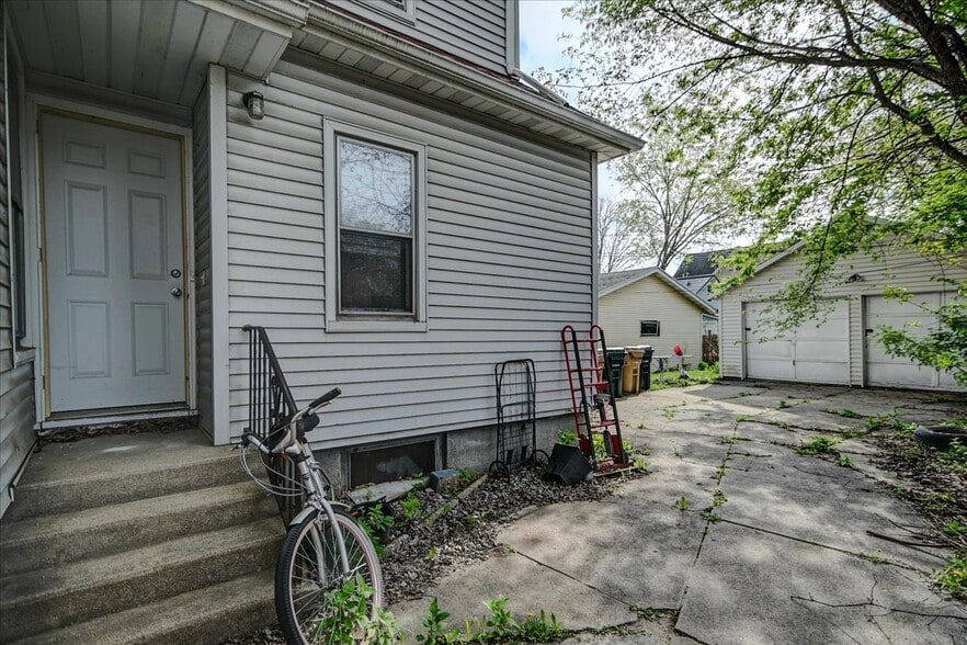 Building Photo - 205 S Fair Oaks Ave