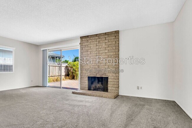 Building Photo - 5633 Scripps St