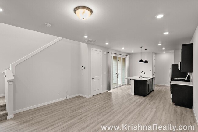 Building Photo - Beautiful 3-Bed | 2.5-Bath Townhome | Expansive Private Outdoor Space | Reeds Crossing