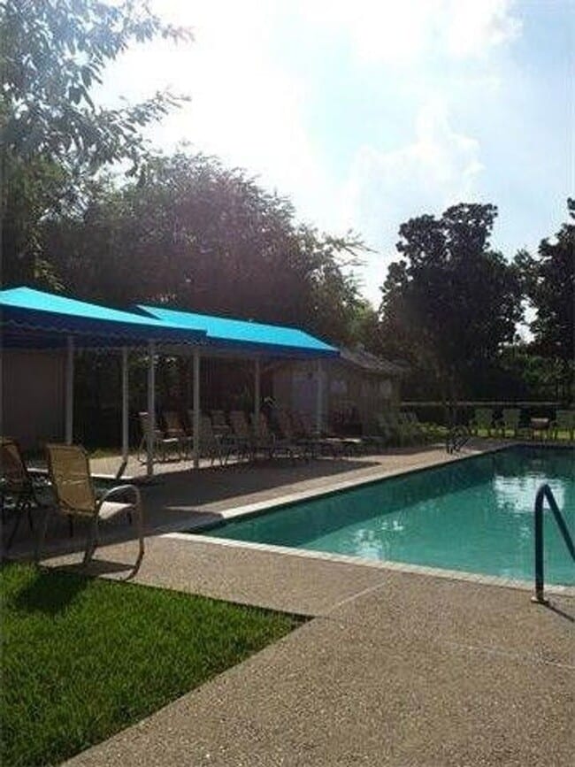 Building Photo - 3/1.5 Townhouse in Great location