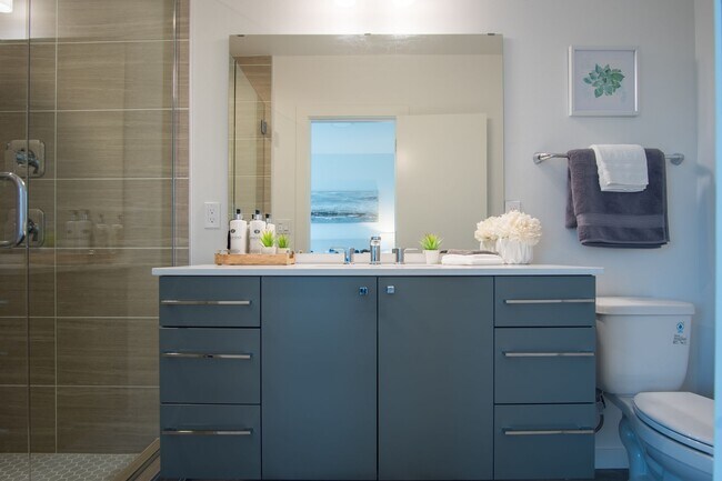 Building Photo - Modern 3BR/3.5BA Townhouse with Rooftop Views in Yesler Terrace