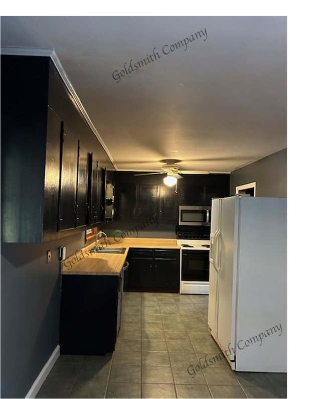 Building Photo - 9 Sedgefield Dr