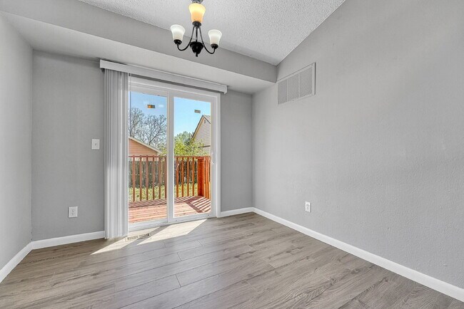 Building Photo - $2,595 - 3 Bed, 1 Bath Newly Renovated Hom...