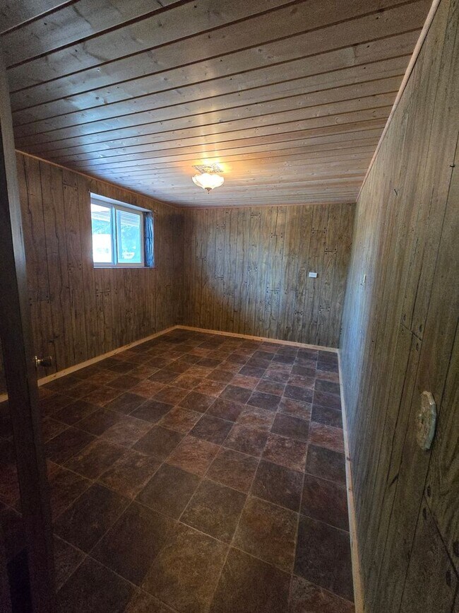 Building Photo - 2 Plus bedroom, 1 Bathroom House in Sedro ...