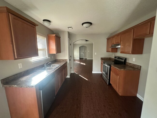 Building Photo - Charming 3BR/2BA Bartlett Area Home | Soaring High Ceilings, Fireplace & 2-Car Garage