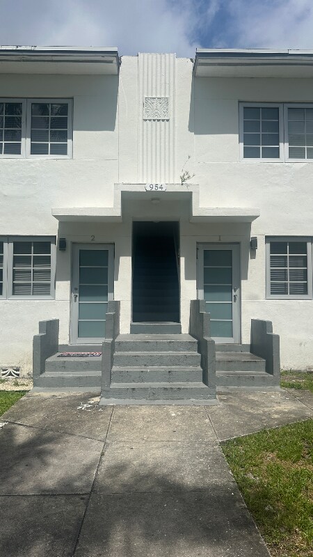 Primary Photo - 954 SW 2nd St