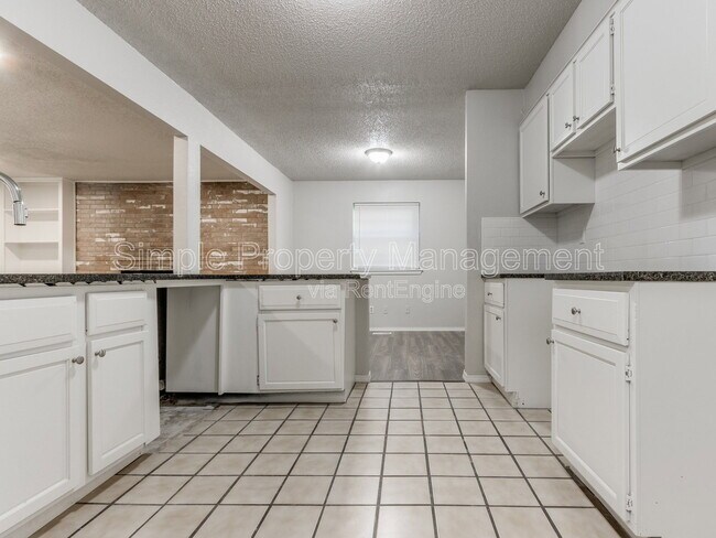 Building Photo - 8508 Candlewood Dr