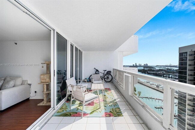 Building Photo - 1717 N Bayshore Dr
