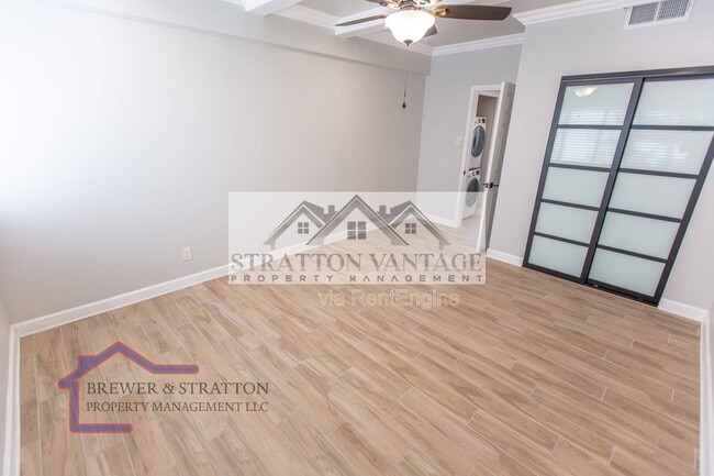 Building Photo - 351 E Thomas Rd