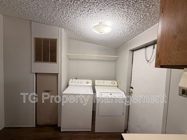 Building Photo - 787 Gillen St