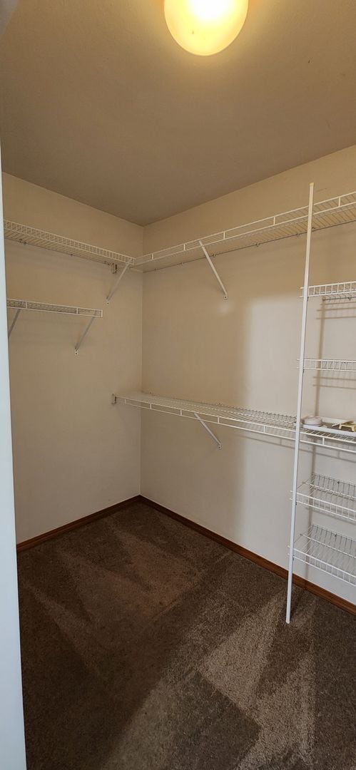 Building Photo - Refreshed 2 bed 2 bath Everett Condo $2099...