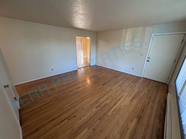 Building Photo - Charming 2-Bedroom Multiplex in the Heart of Portland - A Must-See!