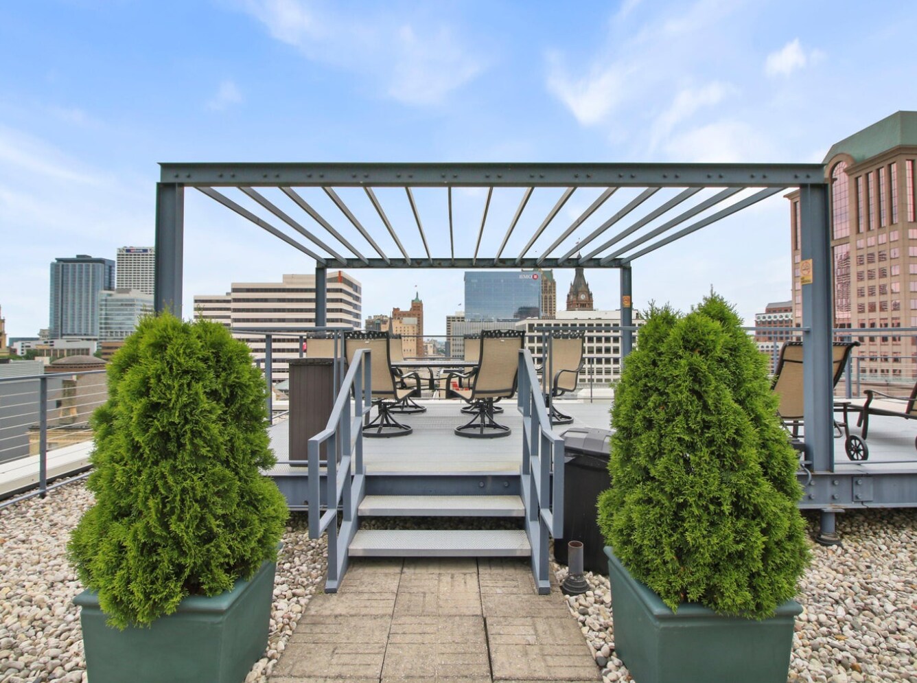 Exterior rooftop amenity - 270 E Highland Ave