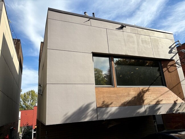 Building Photo - Beacon Hill Townhouse