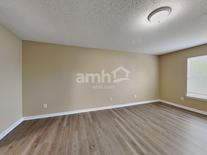 Building Photo - 635 Cloverfield Ln