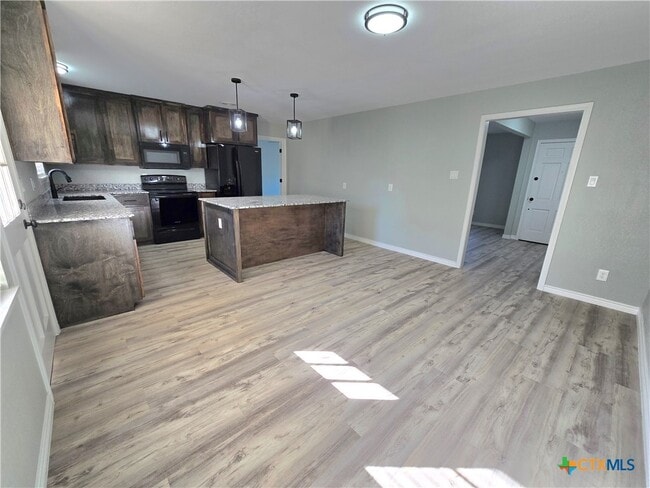 Building Photo - 1204 Amthor Ave